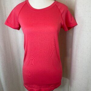 Swiftly Tech Short Sleeve Shirt 2.0 Lip Gloss Size 6